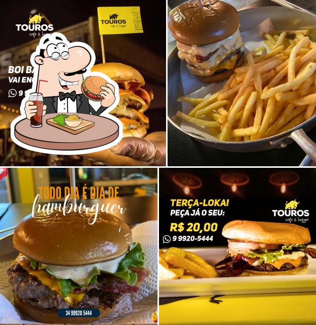 Experimente um dos hambúrgueres servidos no Touros Premium Burger