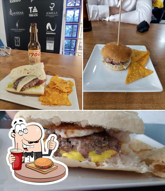 Try out a burger at Bar El Rincón de Manolo