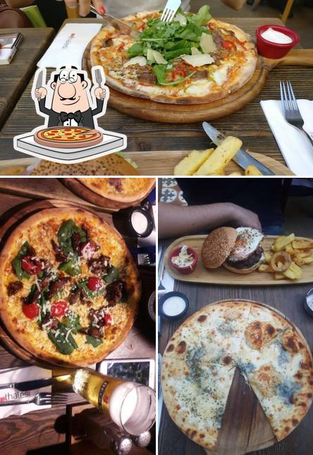 Order pizza at Thales Cafe, Kadıköy