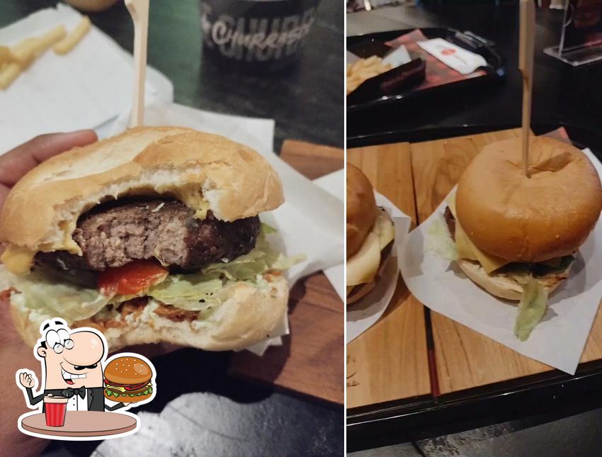 Delicie-se com um hambúrguer no Mania de Churrasco Prime Steak & Burger - Shopping Nova Iguaçu