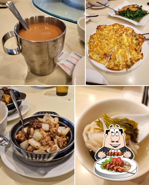 Food at Chi's Congee & Noodle House