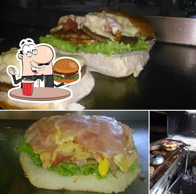 Try out a burger at Comilão Lanches São Pedro