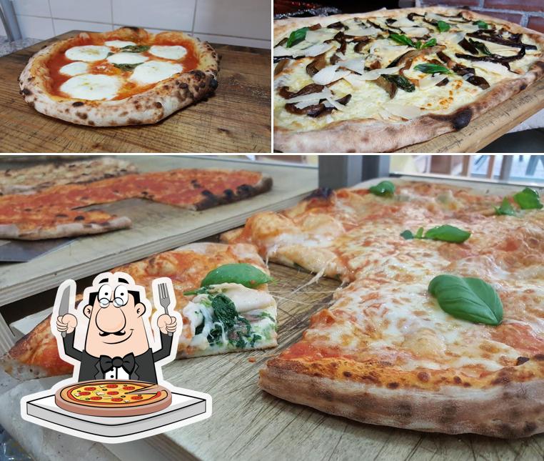 Scegli una pizza a Gelateria Fontana Blu