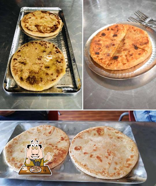 Try out pizza at Saoji Khamang