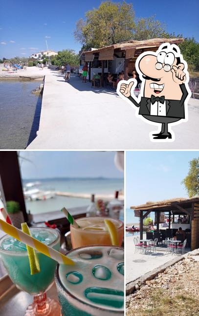 Pablo caffe beach bar si caratterizza per la interni e cibo