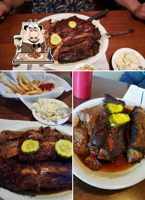 Get meat meals at Dr. Hogly Wogly's Tyler Texas BBQ