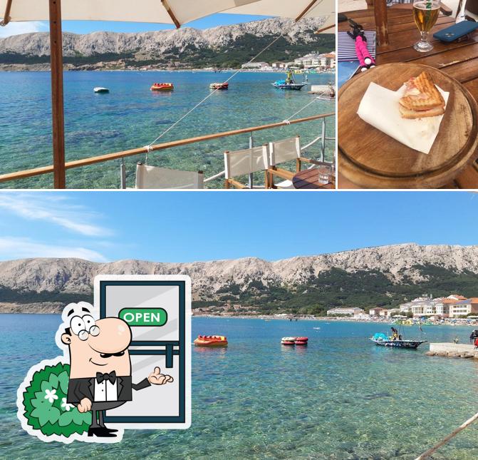 Bikini Bar si caratterizza per la esterno e cibo