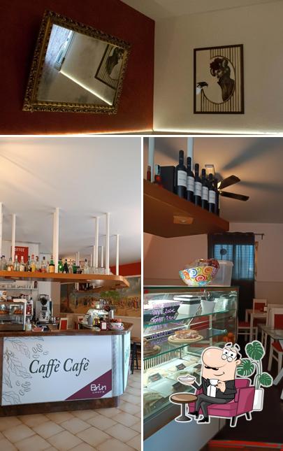 L'intérieur de Caffè Café