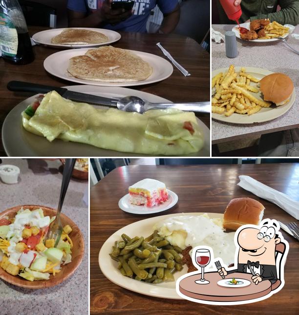 Peppertown Restaurant, 21 MS363 in Fulton Restaurant menu and reviews