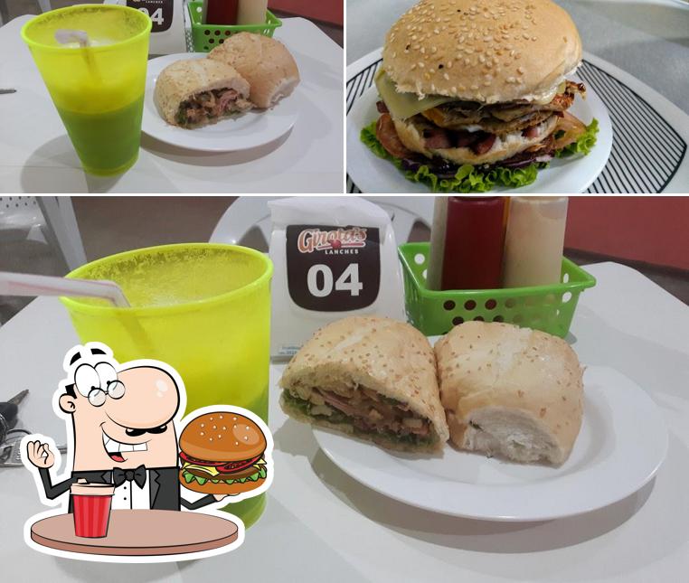 Delicie-se com um hambúrguer no Lebo's Gastrobar