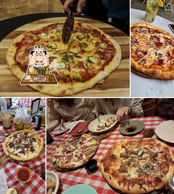 En Padre - Italian Cuisine in Bogor, puedes disfrutar de una pizza