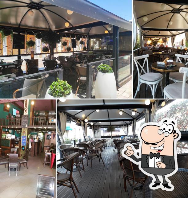 Installez-vous à l'une des tables de Bar Fontana