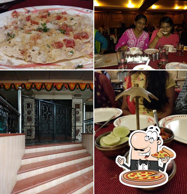 Order pizza at Sibbu Palace