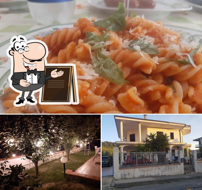 Guarda la foto che mostra la esterno e cibo di Ristorante Home Restaurant Antichi Sapori