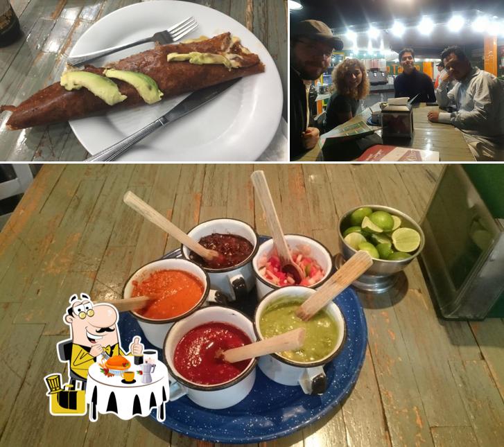 Помимо прочего, в El Indio Taquero есть еда и барная стойка