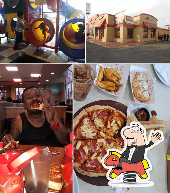 Look at this photo of Pizza Hut Rio Nilo