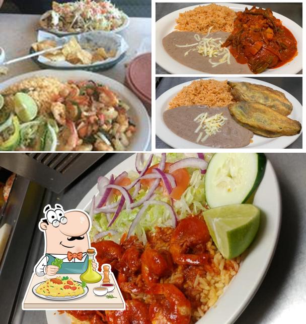 Food at Mariscos El Amigo II