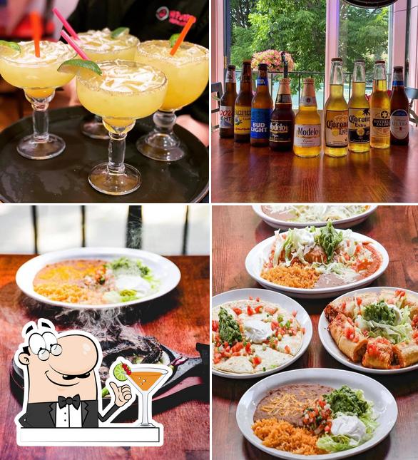 The picture of drink and food at Mi Puerto