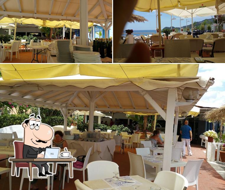 Siediti a un tavolo di Lido Tropicana - Restaurant - Beach Bar