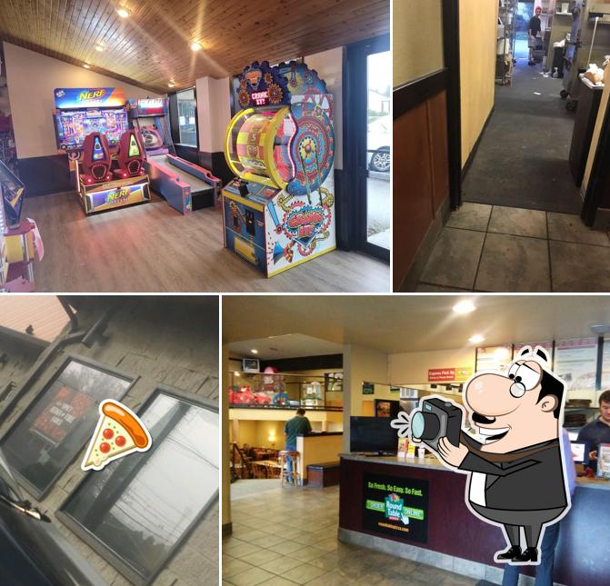 Round Table Pizza, 7011 27th St W in University Place Restaurant menu and reviews