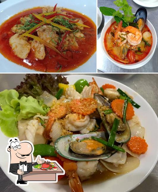 Order seafood at Angel's Kitchen Sam Roi Yot