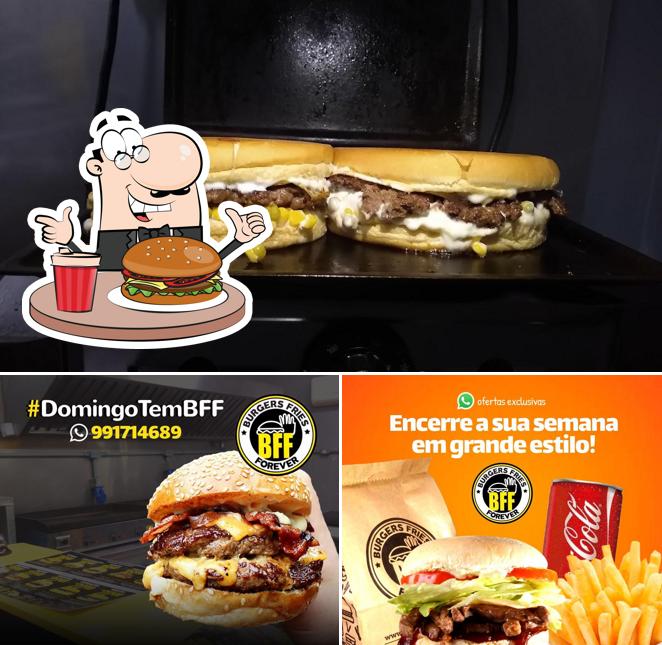 Deguste um dos hambúrgueres oferecidos no BFF Delivery