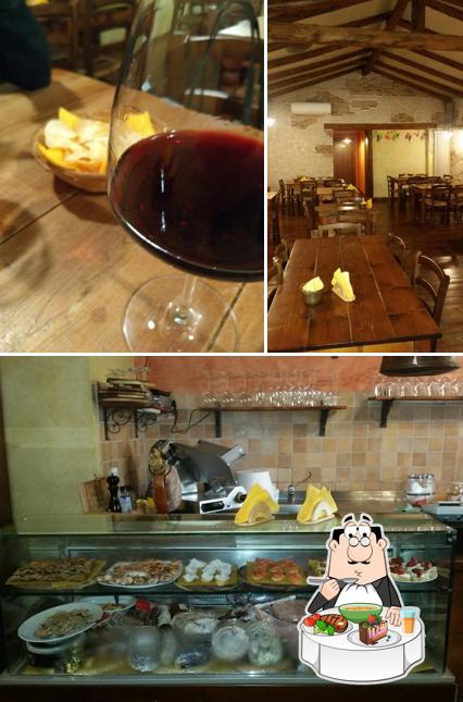 Guarda la foto che presenta la tavolo da pranzo e interni di Enoteca La Vigna