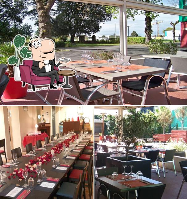 L'intérieur de LA TERRASSE DU STADE (Restaurant du SNUC)