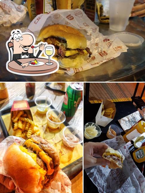 Platos en EXP Burgers