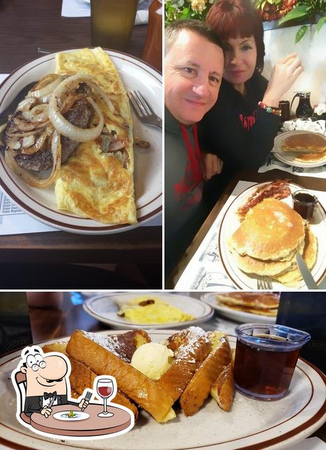https://img.restaurantguru.com/c064-Restaurant-Golden-Griddle-Pancake-House-food.jpg