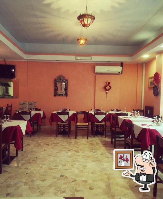 Siediti a un tavolo di Mogador