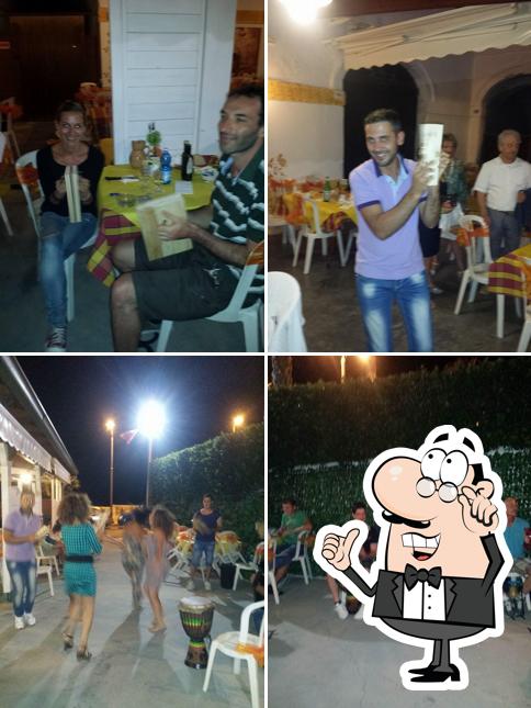 Siediti a un tavolo di la Bettola