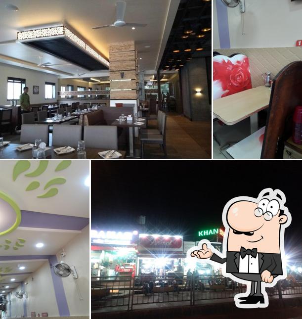 Hotel Khan And Son's Chicken Section