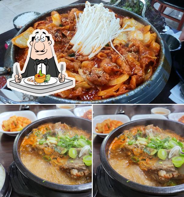 Food at 쌈싸먹는함흥냉면&왕갈비탕