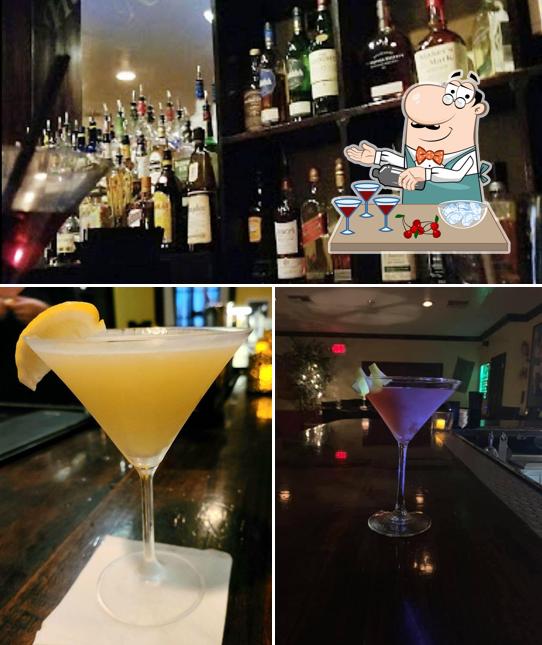 В "Havana Nights Piano Bar" подаются спиртные напитки