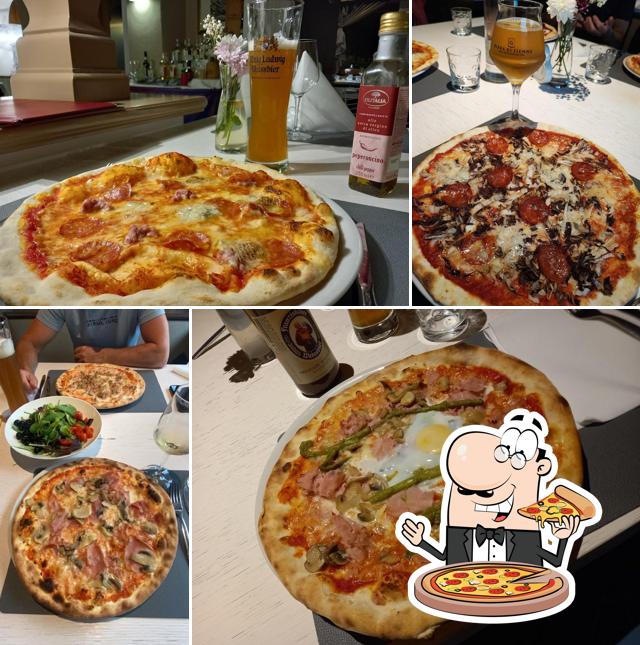 Prenez des pizzas à Ristorante Della Villa Restaurant