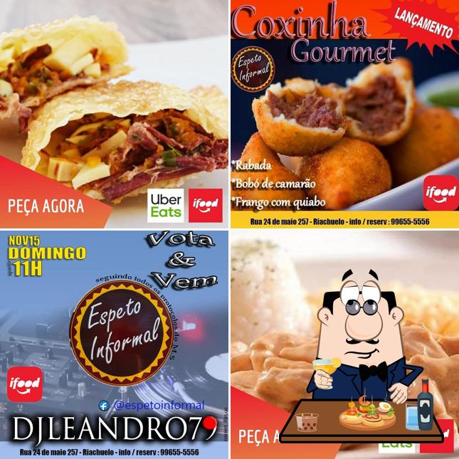 Coma um sanduíche no Espeto Informal