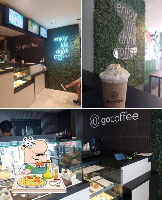 Esta é a foto mostrando comida e interior no Go Coffee - Itajaí