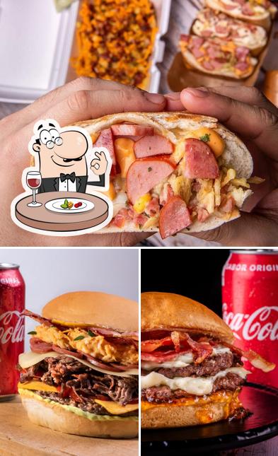 Sanduíche de carne de porco desfiada em Nógui Hotdog e Burguers