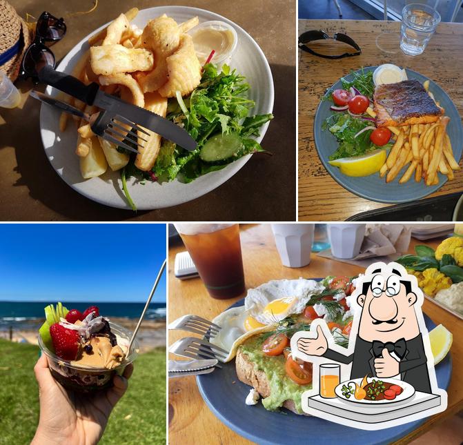 Еда в "Bulli Beach Cafe"