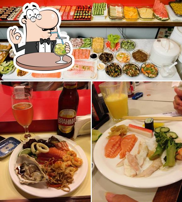 A ilustração da bebida e comida no Restaurante Sushi Isao