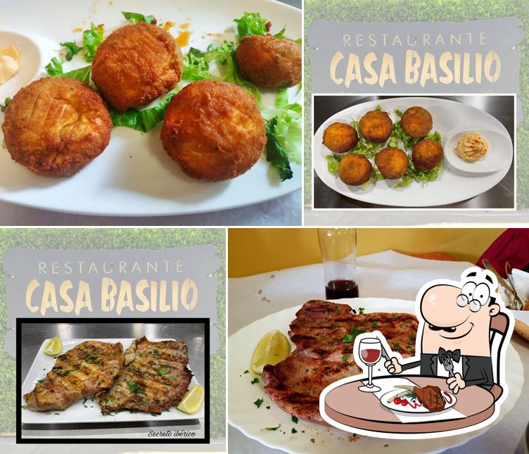 Try out meat meals at Restaurante Basilio