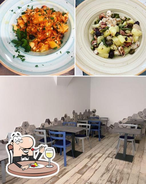 Guarda la immagine che raffigura la cibo e interni di Sosta e Gusta