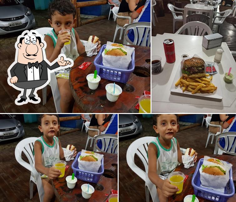 Veja imagens do interior do Deck da Emilly Lanches