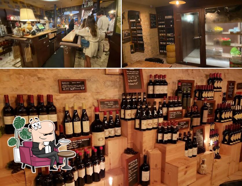 Installez-vous à l'une des tables de Ragazzi da Peppone Biarritz
