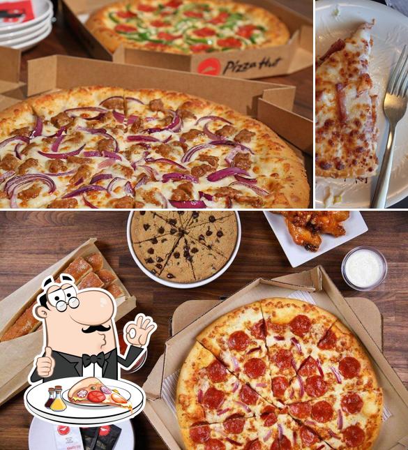 Pizza Hut, 2511 Williams Ave in Woodward Restaurant menu and reviews