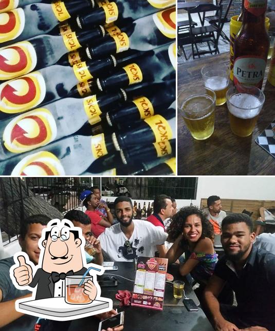 A Espetisko Bar & Petiscaria se destaca pelo bebida e balcão de bar