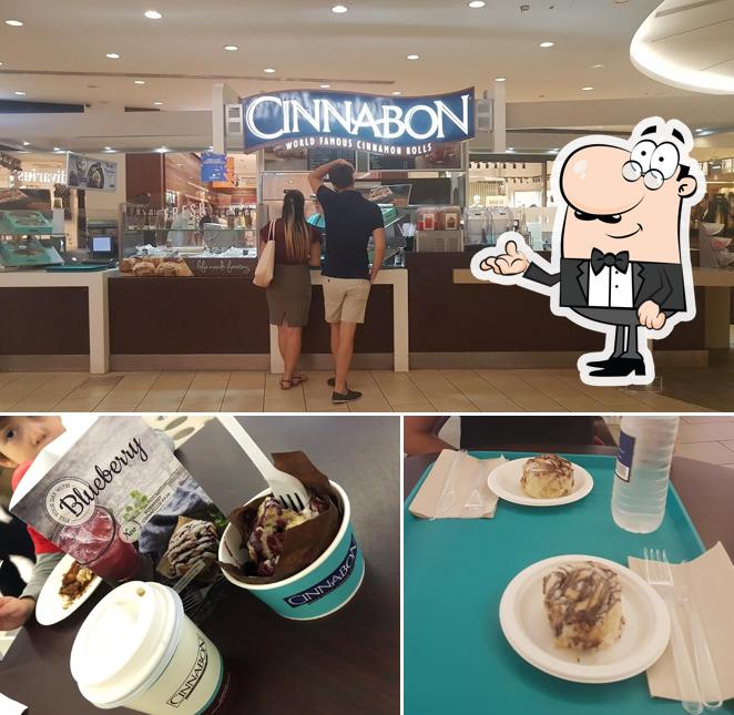 Installez-vous à l'une des tables de Cinnabon