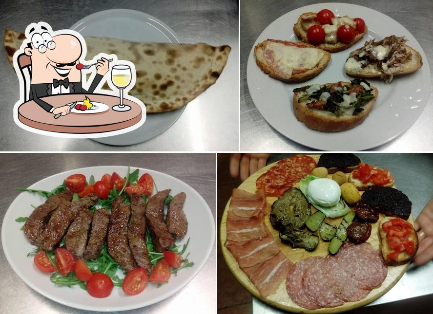 Platti al Pizzeria Borgiana