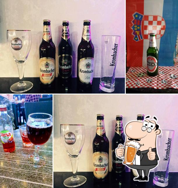 Puoi ordinare un rinfrescante bicchiere di birra chiara o scura